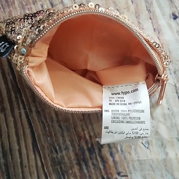 Typo Coin Pouch - Picture 5 of 8